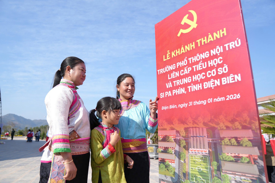Phụ huynh và MM886 slot game, bắn cá, lô đề, đá gà háo hức chờ lễ khánh thành. si-pa-phin-4-3813.jpg