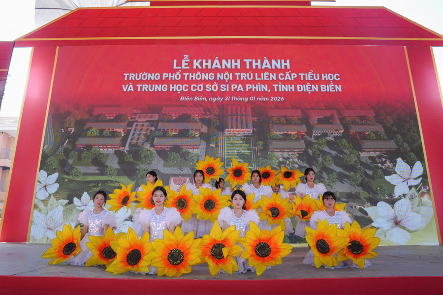 Những tiết mục văn nghệ được tập luyện nghiêm túc sẵn sàng cho ngày lễ trọng đại. si-pa-phin-3-8334.jpg
