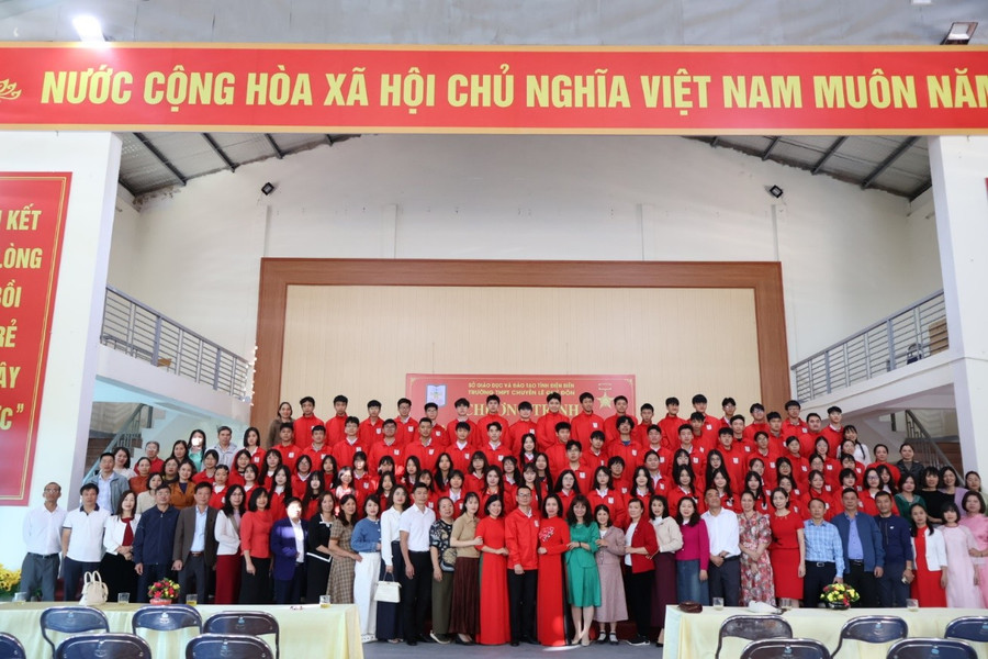 Trường THPT chuyên Lê Quý Đôn gặp mặt thành viên đội tuyển MM886 slot game, bắn cá, lô đề, đá gà giỏi quốc gia.