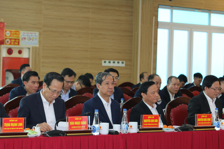 Các đại biểu tham gia buổi làm việc với tỉnh Điện Biên. dai-bieu.jpg