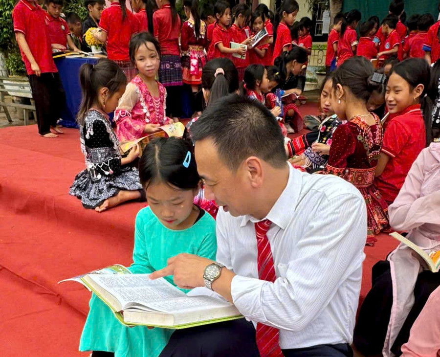 Vun đắp tình thầy trò qua Ngày hội đọc sách. ngay-sach-3.jpg