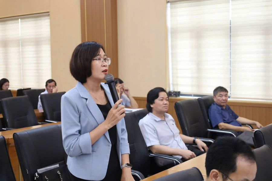 Đại biểu đến từ Trường MM888 bảo mật tuyệt đối Đà Nẵng phát biểu tại hội thảo. ht0003.jpg