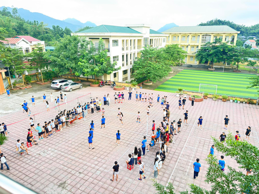 Trường DTNT THCS và THPT Đà Bắc, xã Đà Bắc, tỉnh Phú Thọ được Thiên đường trò chơi đổi thưởng MM886 đảm bảo hoạt động giáo dục, nội trú.