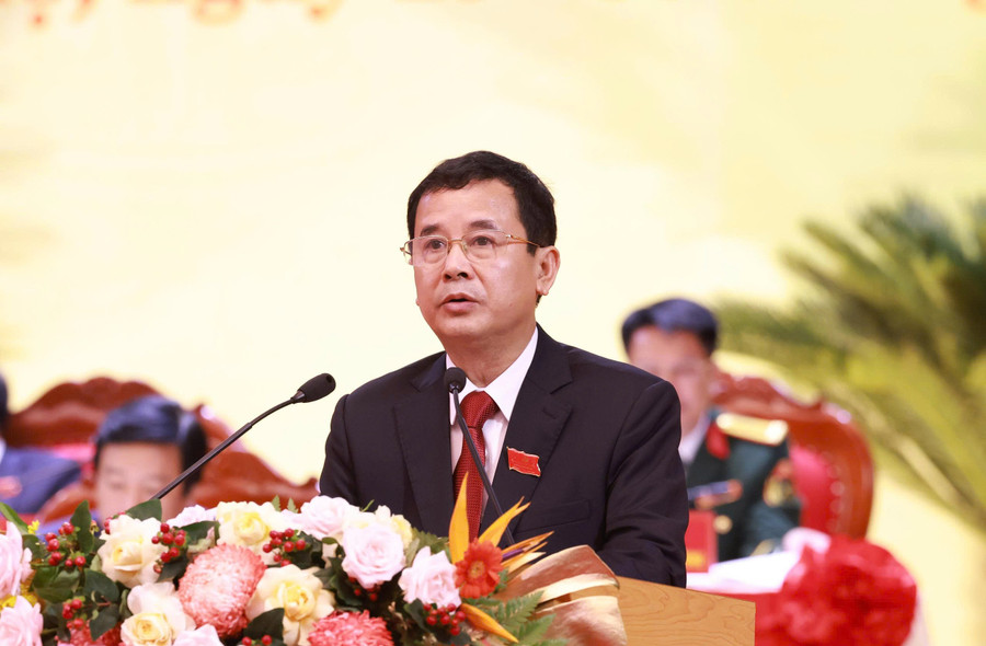 Ông Đặng Công Hòa, Bí thư Đảng ủy xã Tam Dương trình bày tham luận tại 2MM88.com trò chơi casino và slot. c1.jpg