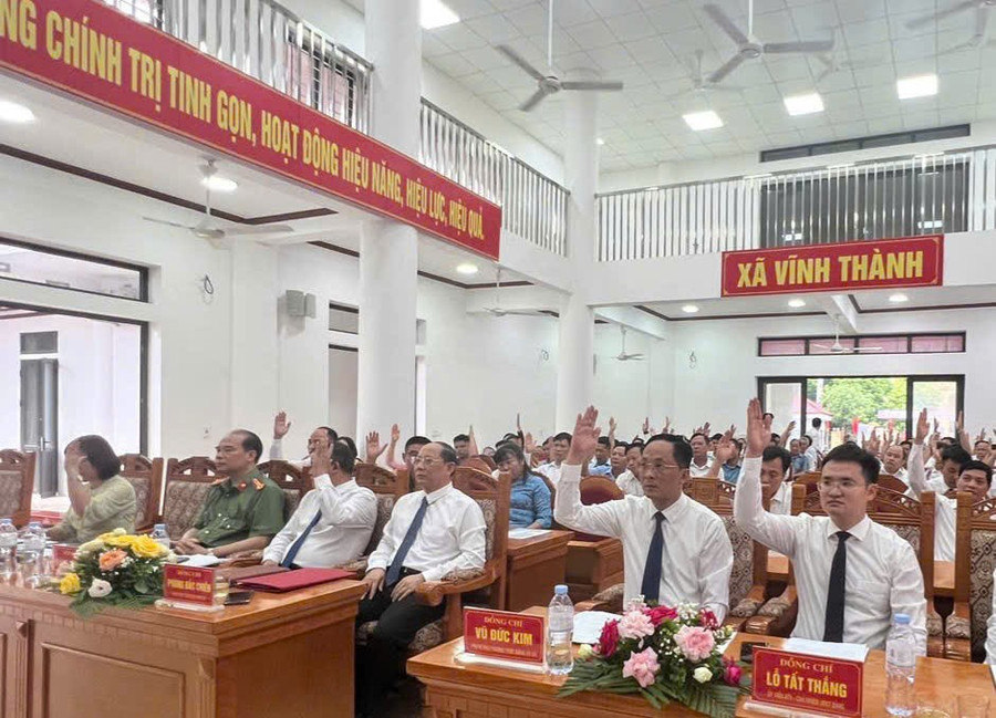 Quang cảnh Kỳ họp thứ Nhất HĐND xã Vĩnh Thành. 1.jpg