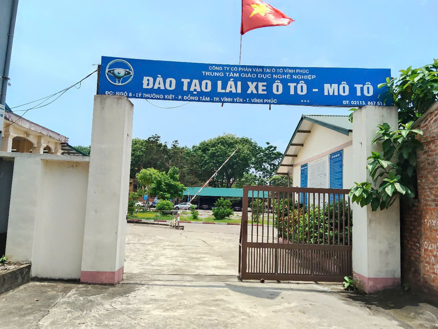 Trung tâm giáo dục nghề nghiệp trực thuộc công ty có hàng chục cán bộ, Trung Tâm Đăng Nhập MM88 Chính Thức Mới, nhân viên bị chậm đóng BHXH. cty-oto2.jpg