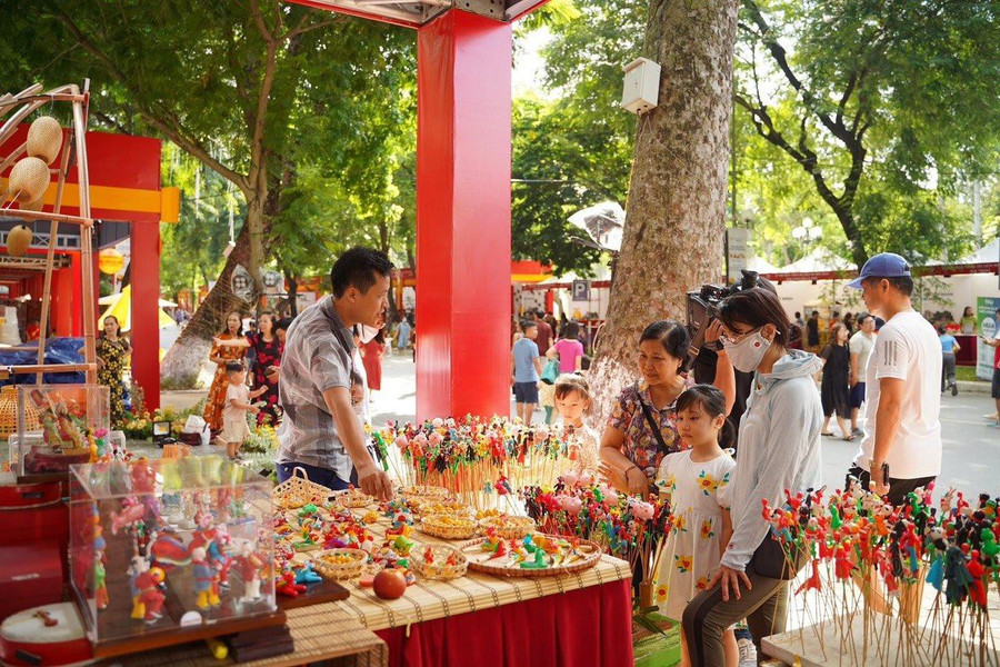 Lễ hội năm nay có quy mô gần 100 gian hàng - Ảnh minh họa: ITN.