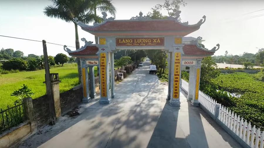 Cổng vào làng Lương Xá. ngoi lang co nhieu nguoi do dai khoa nhat kinh bac (5).png