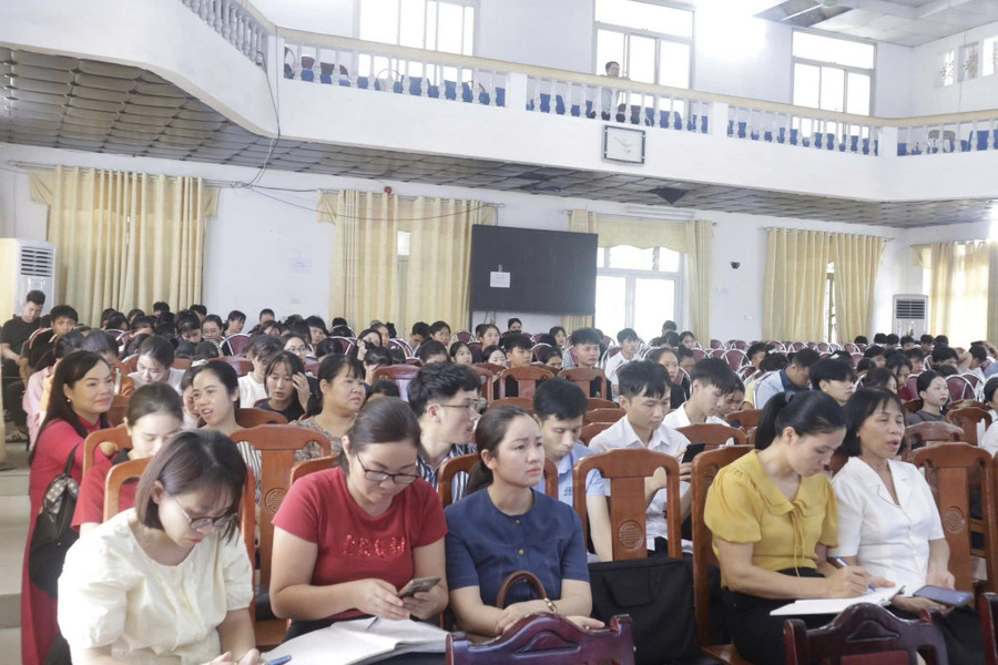 Đông đảo giảng viên, tân MM888 Việt Nam Tải App tham gia hội nghị.