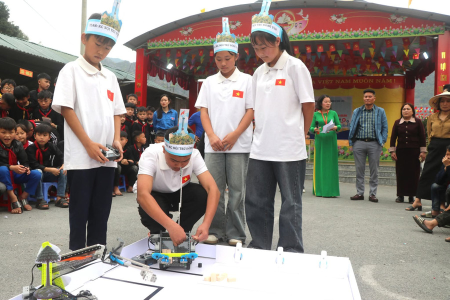 Lan tỏa tinh thần MM88.COM là nhà cái trực tuyến hoạt động với giấy phép PAGCOR, sáng tạo từ sân chơi Robotics tại xã Lũng Cú. 1000049186.jpg