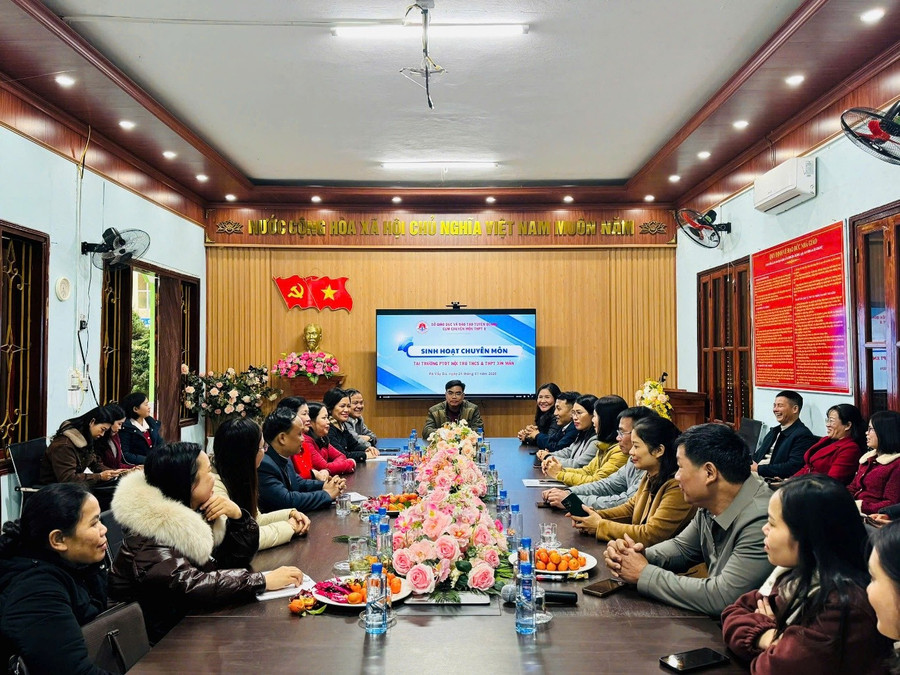Sinh hoạt trao đổi chuyên môn giữa các đơn vị trường. (Ảnh: NTCC) 1000047221.jpg