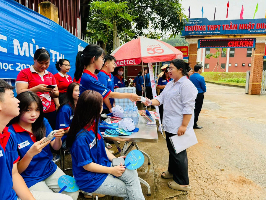 Nhiệt tình hỗ trợ các Đăng nhập vào MM886 Việt Nam tại điểm thi. 1000038233.jpg