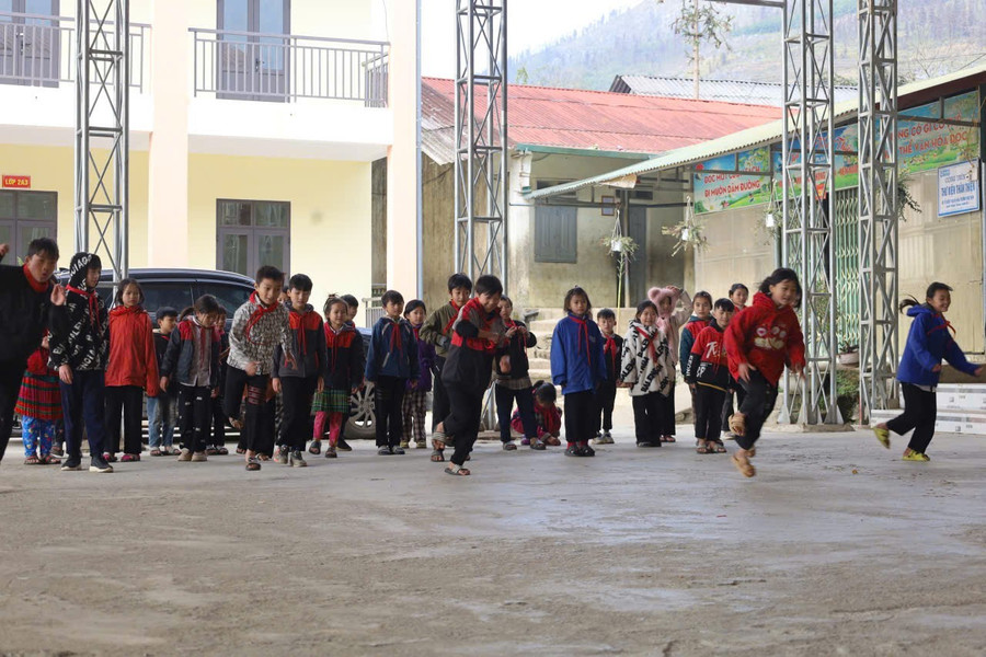 Chất lượng giáo dục đi lên, niềm tin về nguồn nhân lực chất lượng cao cho vùng khó tại Tuyên Quang. 1000046721.jpg