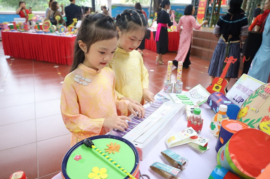 Các mô hình âm nhạc của Trường Tiểu học Hồng Thái. img-0127.jpg