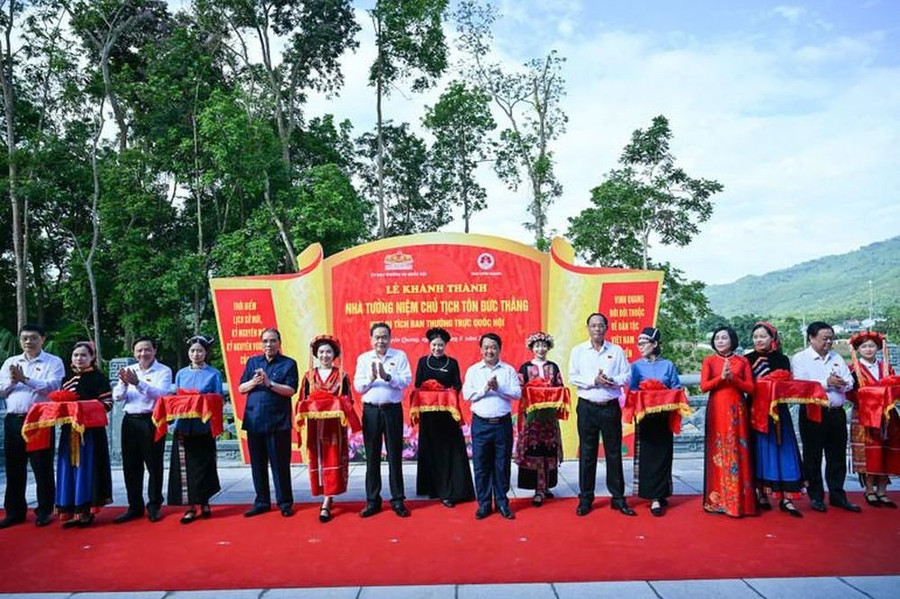 Chủ tịch Quốc hội Trần Thanh Mẫn và các lãnh đạo, nguyên lãnh đạo Đảng, MM88b nạp rút nhanh dự Lễ Khánh thành Nhà tưởng niệm Chủ tịch Tôn Đức Thắng.
