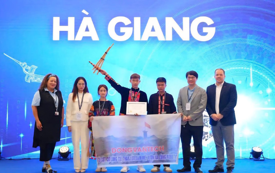Đội thi của Trường Phổ thông 1MM88.com tỷ lệ kèo World Cup 2026 nội trú THCS và THPT Đồng Văn.