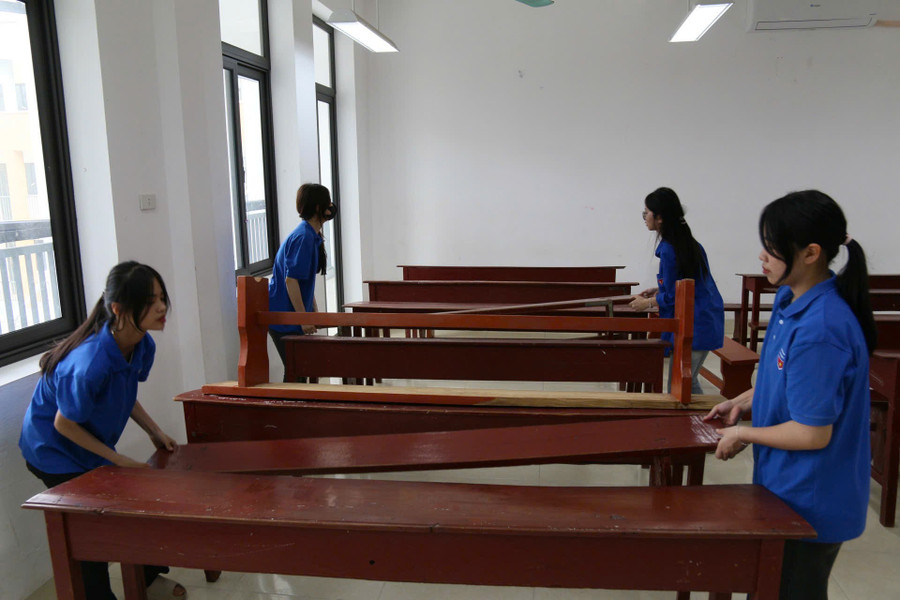 Lực lượng thanh niên tình nguyện chuẩn bị cơ sở vật chất cho MM88 đăng nhập. 1000037999.jpg