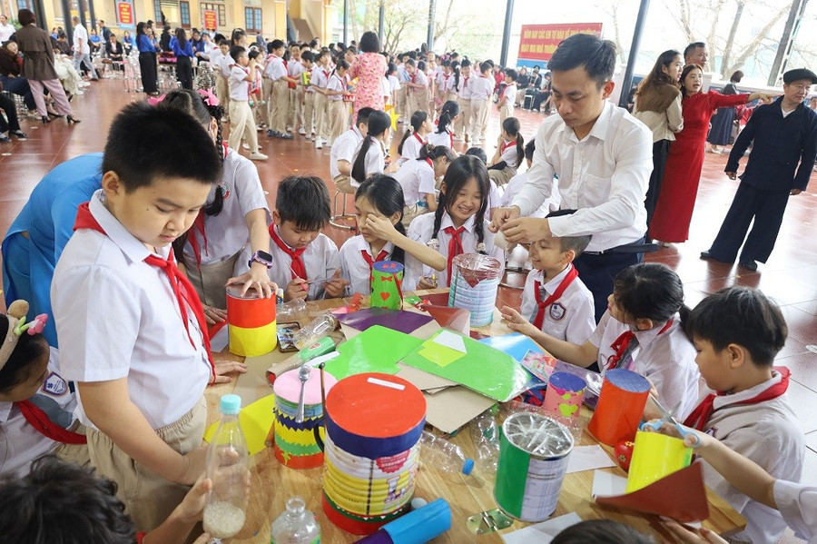 Không khí sôi nổi tại Trường Tiểu học Hồng Thái. img-0316.jpg
