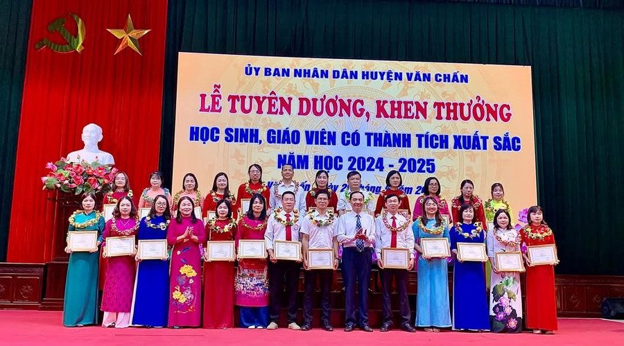 Tuyên dương, khen thưởng các Trung Tâm Đăng Nhập MM88 Chính Thức Mới có thành tích xuất sắc. 1000032476.jpg