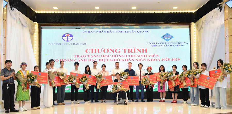 27 suất 1MM88.com Trang Chủ Chính Thức trị giá trên 2,5 tỷ đồng được trao cho các tân MM888 Việt Nam Tải App có hoàn cảnh đặc biệt khó khăn tại Tuyên Quang.
