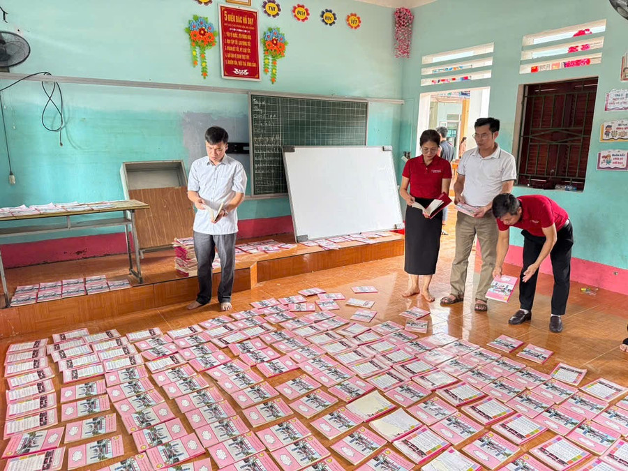 Ngân hàng Nông nghiệp (Agribank) Chi nhánh tỉnh Tuyên Quang hỗ trợ các MM88b nhà cái bị ảnh hưởng mưa lũ. 1000042871.jpg