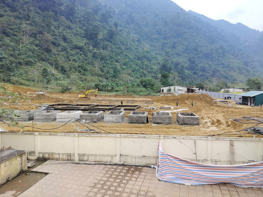 Các công trình xây dựng trường học liên cấp vùng biên được chú trọng đẩy nhanh tiến độ. 1000047235.jpg
