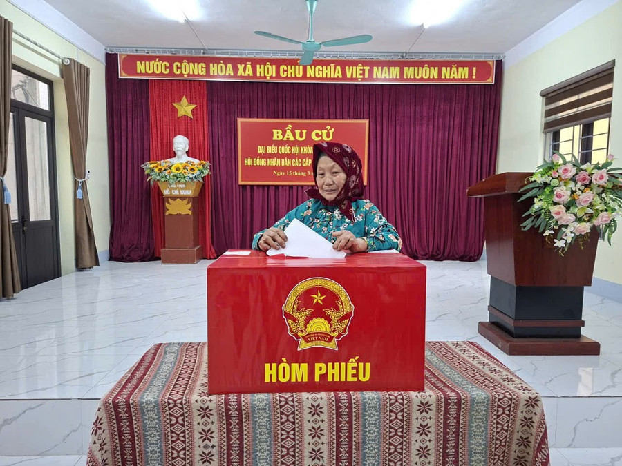 Cử tri tại Tuyên Quang kỳ vọng vào tương lai của đất nước.