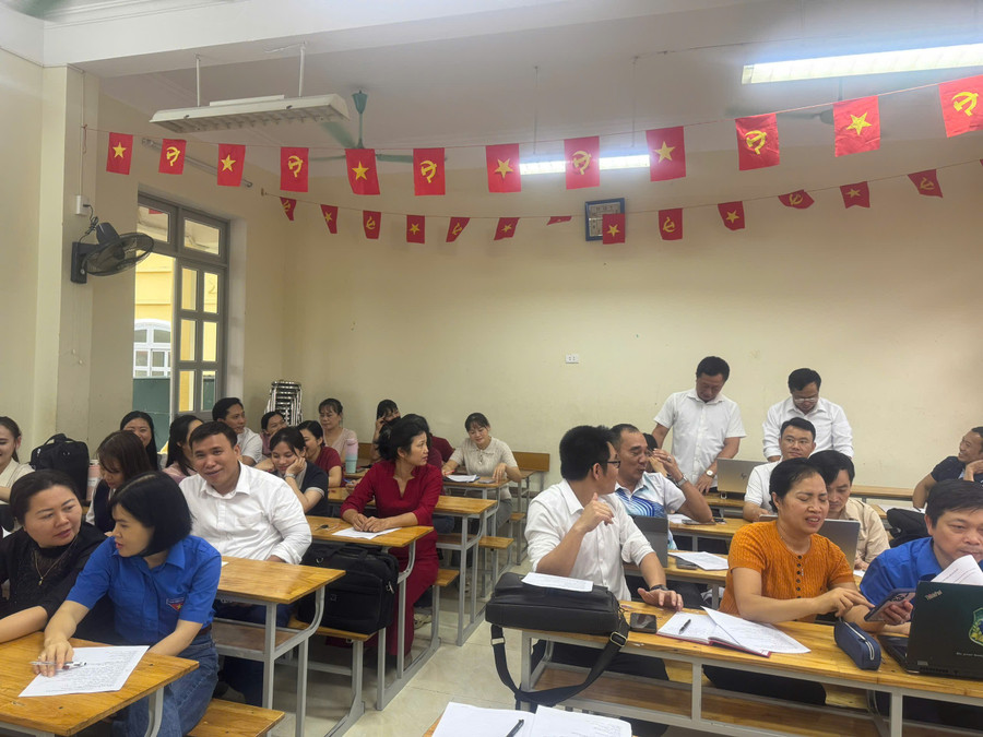 Không khí sôi nổi của các thầy cô giáo trong các tiết học. 1000049102.jpg