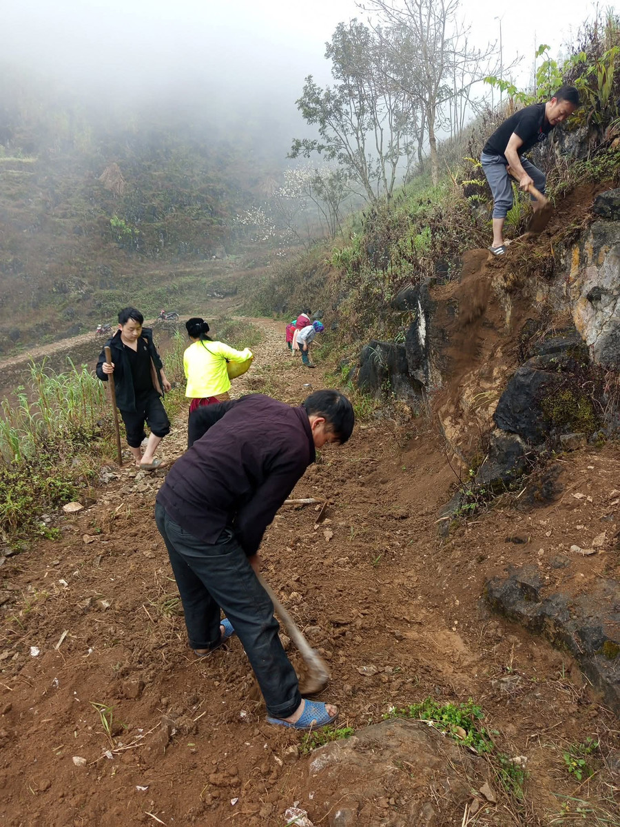Người dân hăng hái chuẩn bị ngày hội toàn dân. 1000048636.jpg