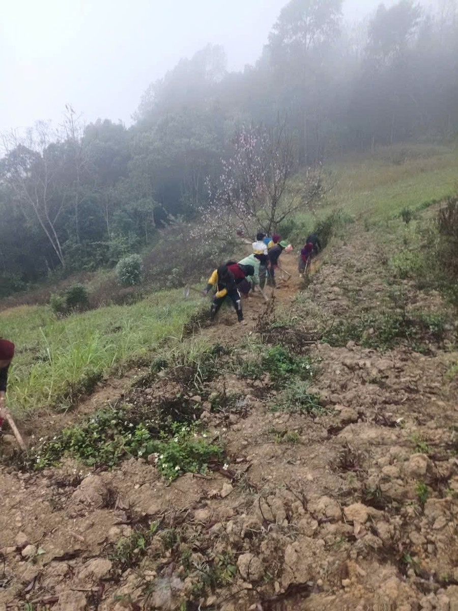 Việc mở rộng đường thôn, bản để thuận lợi cho người dân đi MM888 bảo mật an toàn. 1000048637.jpg