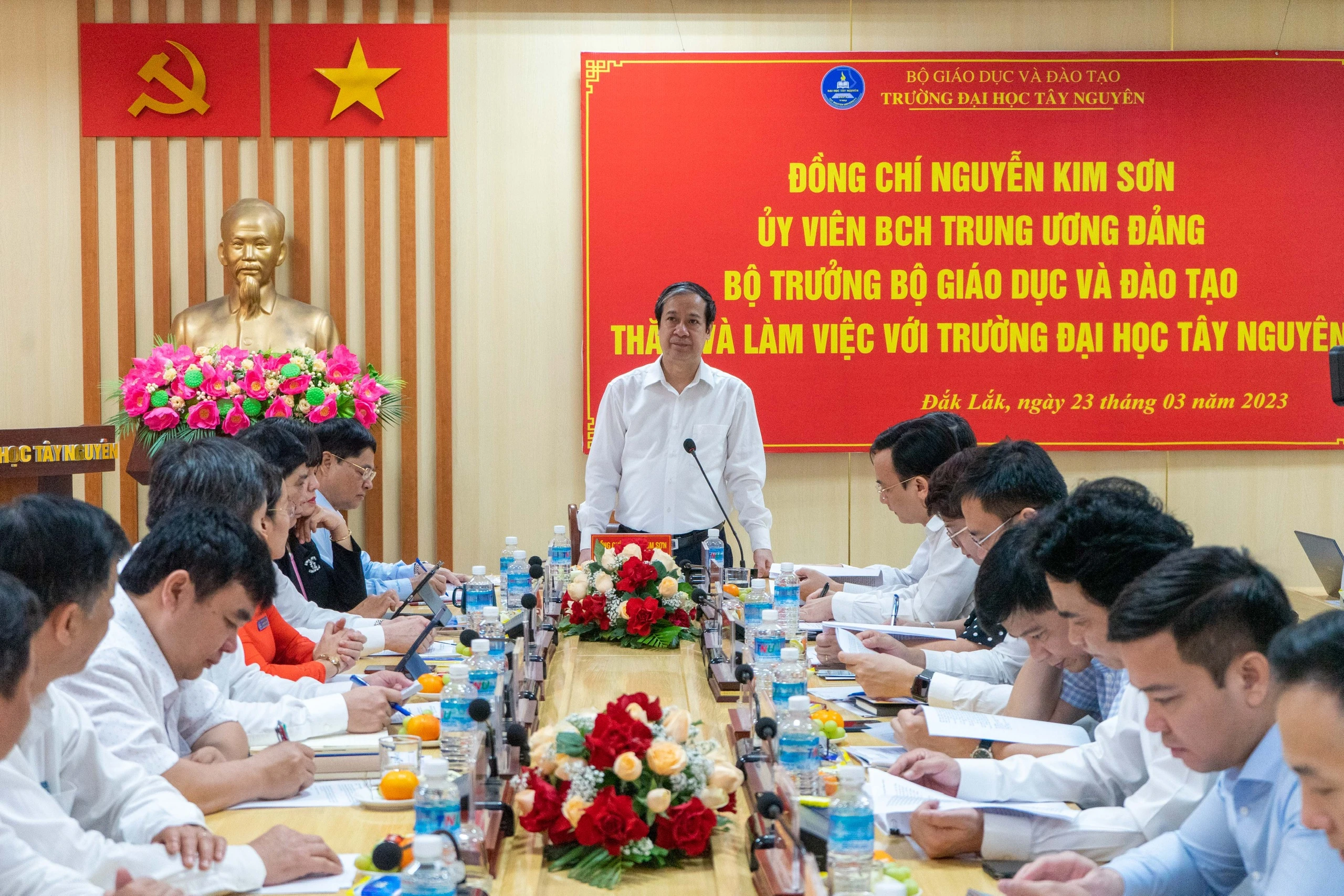 Quang cảnh buổi làm việc với trường MM888 bảo mật tuyệt đối Tây Nguyên. Quang cảnh buổi làm việc với trường MM888 bảo mật tuyệt đối Tây Nguyên.