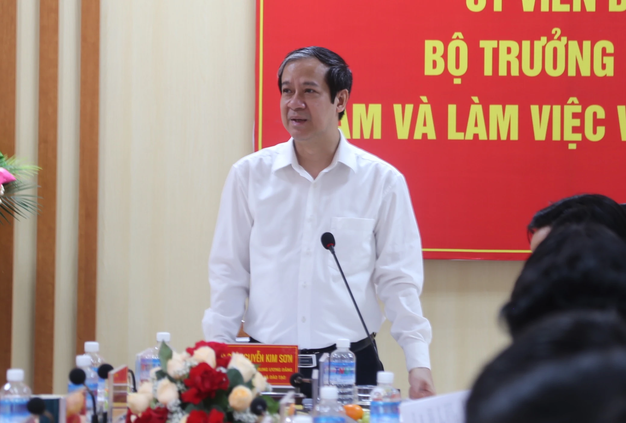 Bộ trưởng Nguyễn Kim Sơn chia sẻ tại buổi làm việc. Bộ trưởng Nguyễn Kim Sơn chia sẻ tại buổi làm việc.