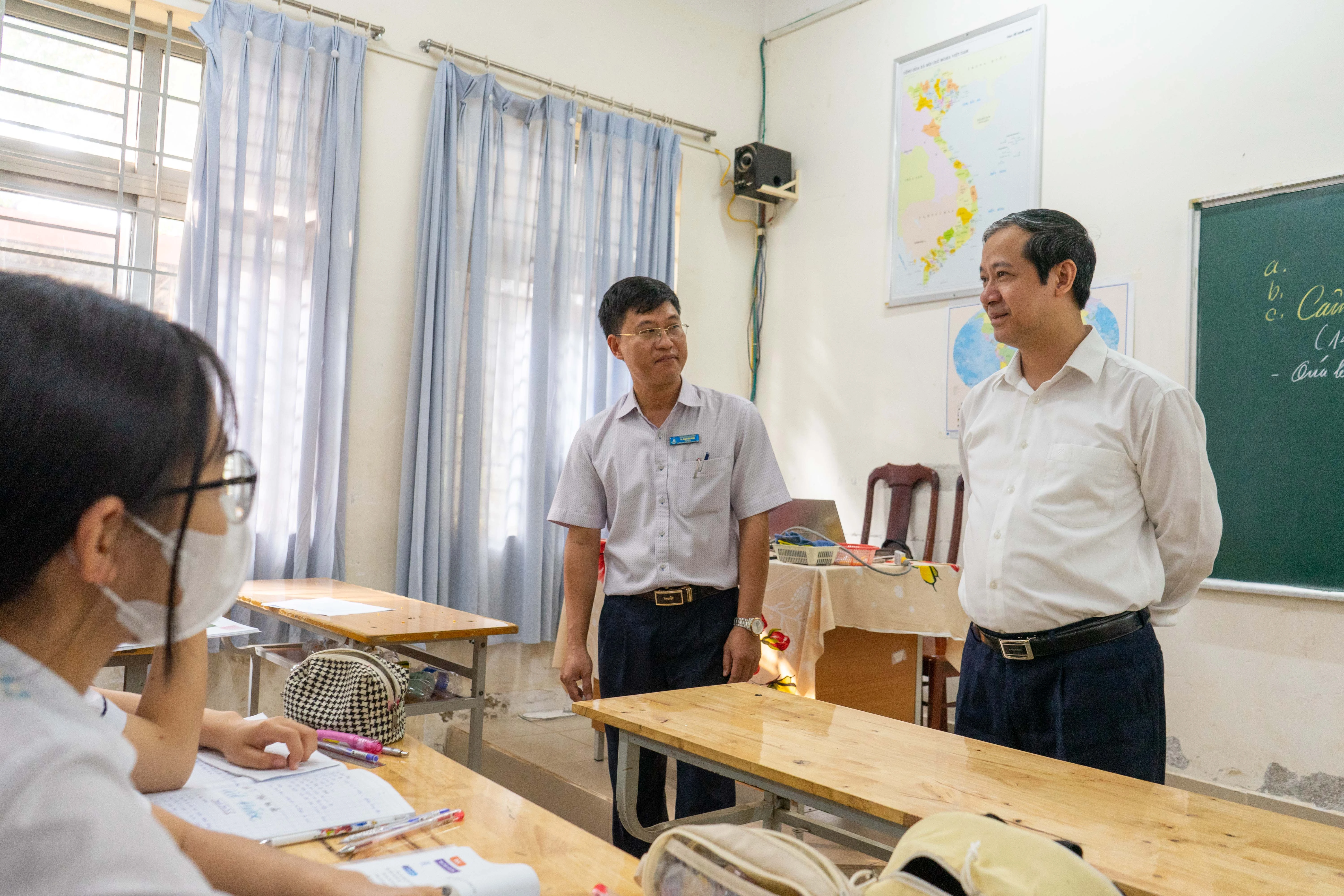 Bộ trưởng Nguyễn Kim Sơn thăm Trường THPT Thực hành Cao Nguyên. Bộ trưởng Nguyễn Kim Sơn thăm Trường THPT Thực hành Cao Nguyên.