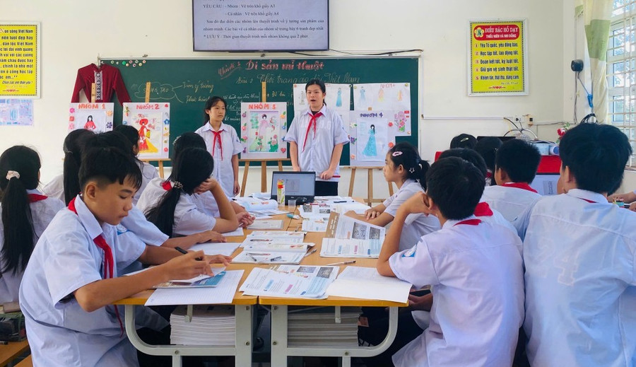 Một tiết học tại Trường PTDT nội trú Bình Liêu (xã Bình Liêu). 988.jpg