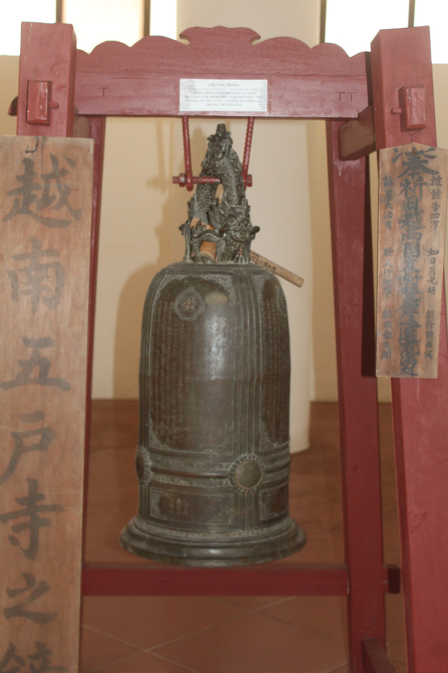 Chuông chùa Ngũ Hộ được trao trả năm 1978. di-san-hoi-huong-nhung-cuoc-tro-ve-ngoan-muc-1.jpg