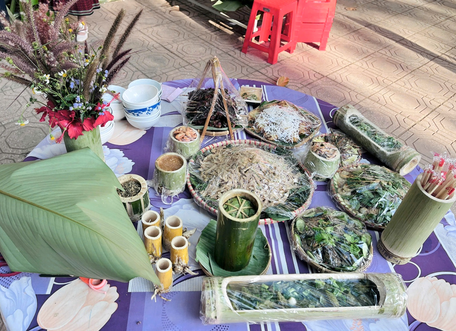 Mâm cỗ ẩm thực Tây Nguyên với những món ăn dân dã, đậm đà hương vị núi rừng. ngay-hoi-sac-mau-van-hoa-tay-nguyen-3.png