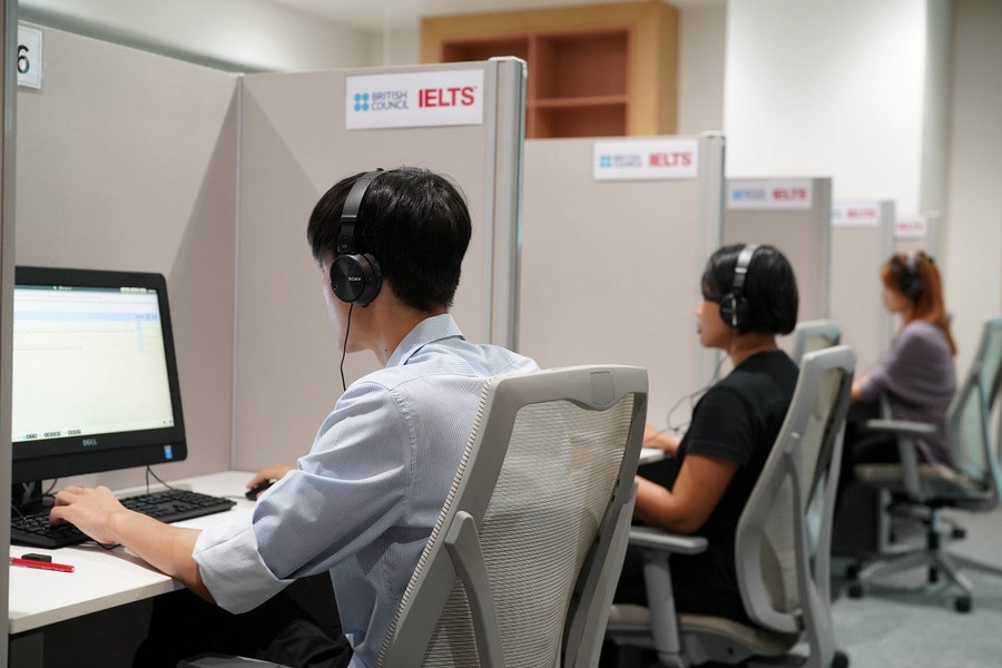 Chứng chỉ IELTS sẽ dừng thi trên giấy từ năm 2026.