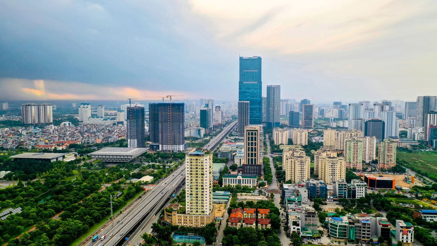 Thủ đô Hà Nội đang chuyển mình mạnh mẽ để phấn đấu ngang tầm thủ đô các nước phát triển trong khu vực.