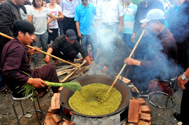 Lễ hội làng cốm Mễ Trì không chỉ bảo tồn - quảng bá nghề truyền thống, mà còn kết nối du lịch - ẩm thực. phat-trien-cong-nghiep-van-hoa-ha-noi-2.jpg