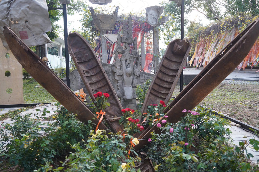 ban-giao-huong-tu-nhung-xac-may-bay-2.jpg