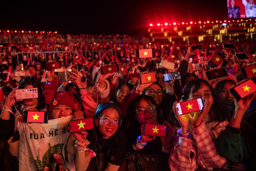 Chuỗi concert 'Anh trai say hi' và 'Anh trai vượt ngàn chông gai' đã tạo doanh thu và thu hút lượng khán giả kỷ lục. cong-nghiep-van-hoa-don-bay-kinh-te-5.jpg