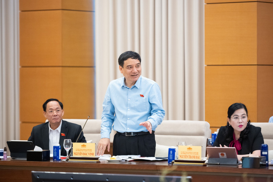 z72-5088-cn-uy-ban-van-hoa-va-xa-hoi-nguyen-dac-vinh.jpg