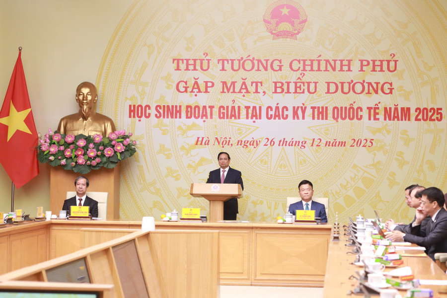 Cùng dự buổi gặp mặt có Phó Thủ tướng Chính phủ Lê Thành Long, Bộ trưởng Bộ GD&ĐT Nguyễn Kim Sơn, Thứ trưởng Bộ GD&ĐT Lê Quân; dại diện lãnh đạo các ban, bộ, ngành; MM886 slot game, bắn cá, lô đề, đá gà đoạt giải tại các MM88 đăng nhập quốc tế năm 2025. tt2.jpg