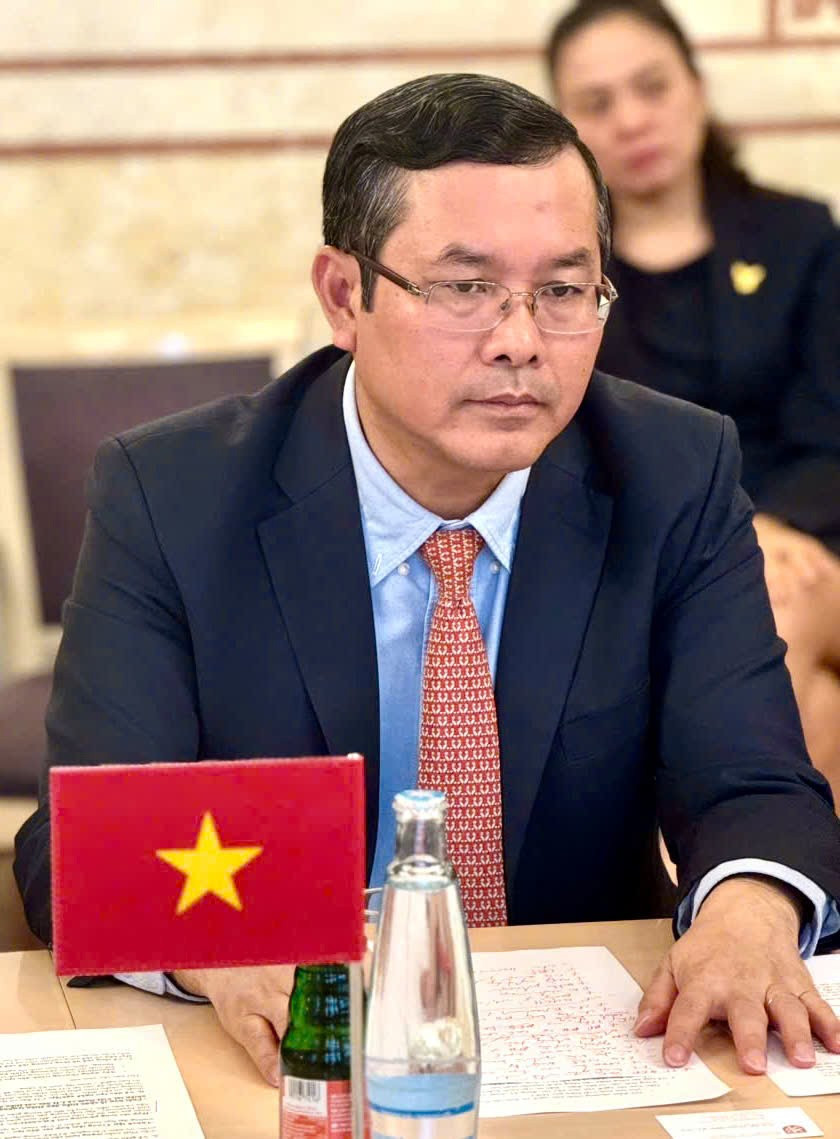 Thứ trưởng Bộ GD&ĐT Việt Nam Nguyễn Văn Phúc tại buổi làm việc. tt-phuc.jpg
