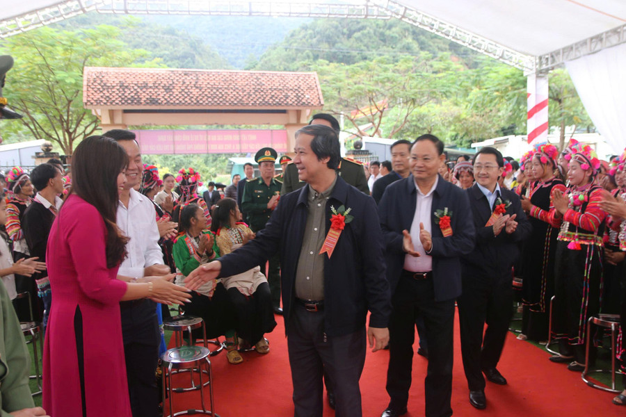 Bộ trưởng Nguyễn Kim Sơn dự và chỉ đạo lễ khởi công tại điểm cầu Lai Châu. bt1.jpg