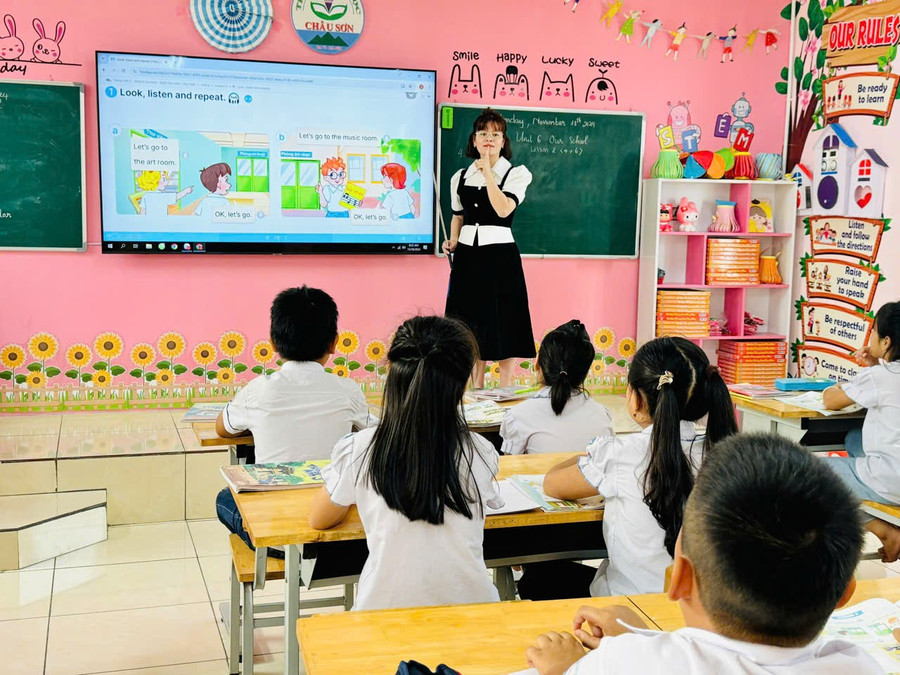 Cô Lê Thị Thanh Huyền và MM886 slot game, bắn cá, lô đề, đá gà Trường Tiểu học Châu Sơn (Hà Nội) trong giờ học tiếng Anh chính khóa.