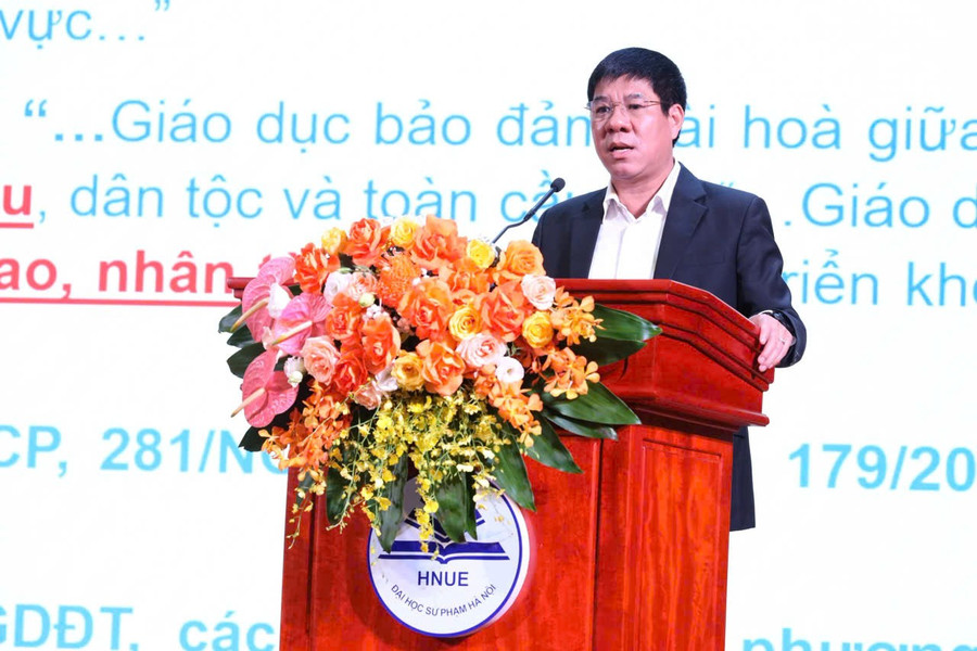 Ông Huỳnh Văn Chương - Cục trưởng Cục Quản lý chất lượng báo cáo tại hội nghị. 1.jpg