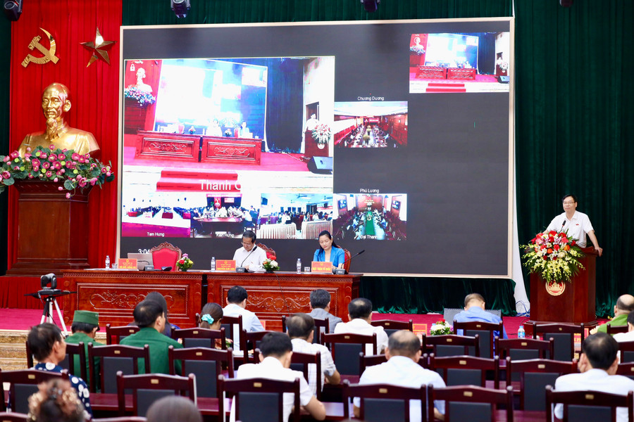 Quang cảnh buổi tiếp xúc cử tri. img-4788.jpg