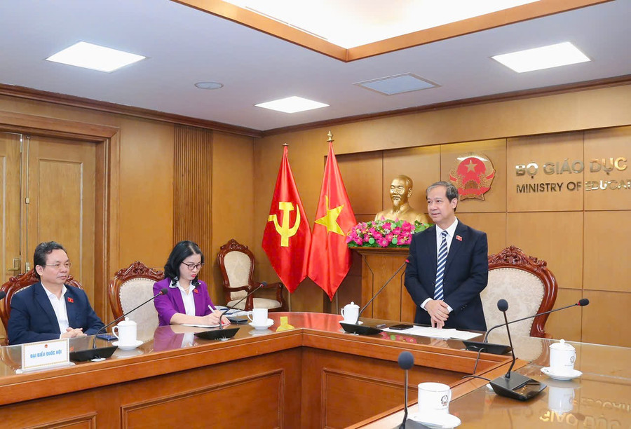 Bộ trưởng Nguyễn Kim Sơn cảm ơn, ghi nhận, đánh giá cao sự đồng hành, hỗ trợ của các đại biểu Quốc hội trong ngành Giáo dục. 3-6261.jpg