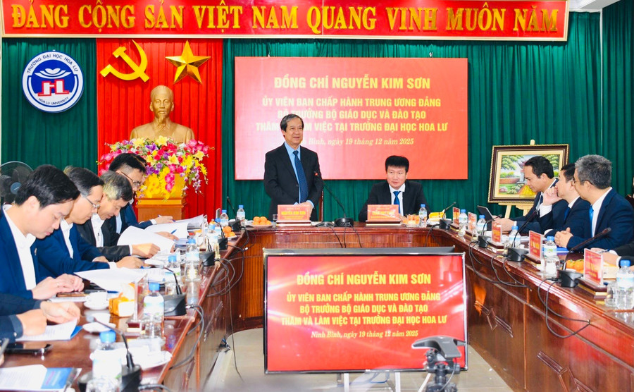 Bộ trưởng Nguyễn Kim Sơn và Chủ tịch UBND tỉnh Ninh Bình Trần Huy Tuấn chủ trì buổi làm việc.